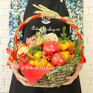 Фруктовая корзина учителю с яблоками, хурмой и гранатом - №646