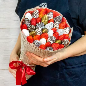 Букет клубники в шоколаде с кандурином, кокосовой стружкой, шоколадной спиралью и свежей клубники - №1311