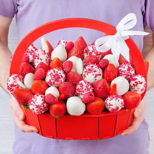 Кашпо из дерева с клубникой в шоколаде Callebaut и спелой малиной -  №1472