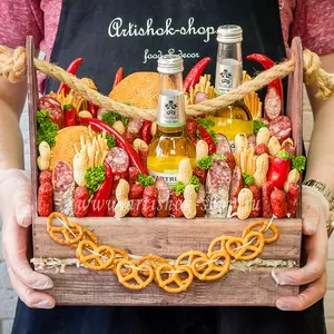 Мужской ящик с булками, колбасками, сырами, арахисом и с безалкогольным напитком  - №311
